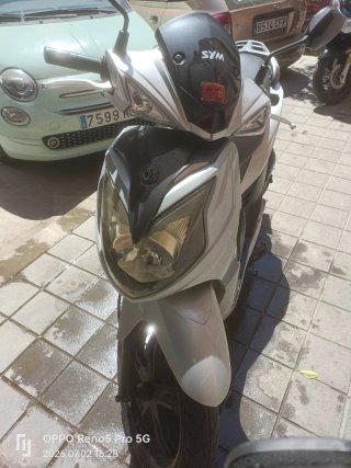 Scooter SYM 125cc Plata y Negra