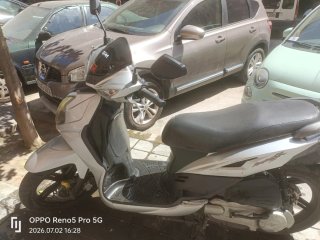 Scooter SYM 125cc Plata y Negra