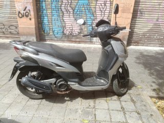 Scooter SYM 125cc Plata y Negra