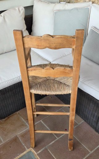 Antigua trona de madera para niño-@