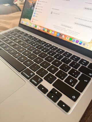 MacBook Air M4 13.6 2025 azzurro chiaro *DA VENDERE ORA*