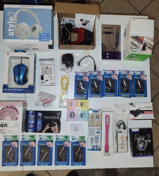 Lotto Elettronica Nuova: Cuffie, Auricolari ecc..