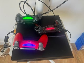 PlayStation 4 PS4 500GB + 3 mandos + juegos
