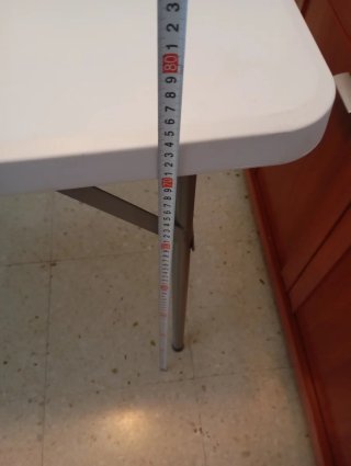 Tavolo pieghevole bianco in plastica