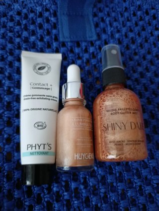 Capazo azul playa y 6 productos cuidado facial