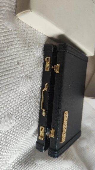 Pequeño maletín manicura viaje negro y dorado