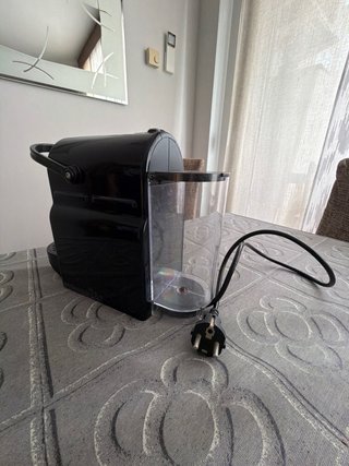 Cafetera Nespresso Negra