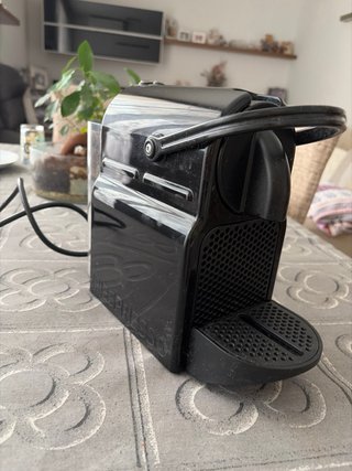 Cafetera Nespresso Negra