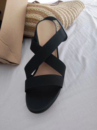 Zapatos de tacón negros no usado muy cómodos