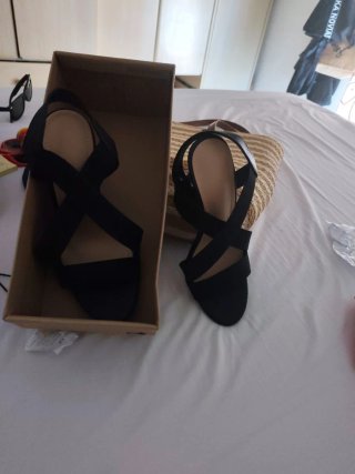 Zapatos de tacón negros no usado muy cómodos