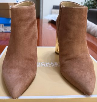 Botines Michael Kors tacón dorado ante