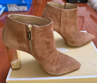 Botines Michael Kors tacón dorado ante