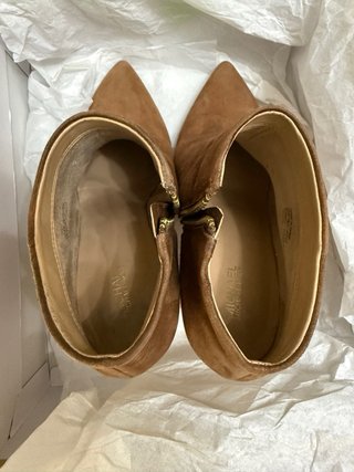 Botines Michael Kors tacón dorado ante