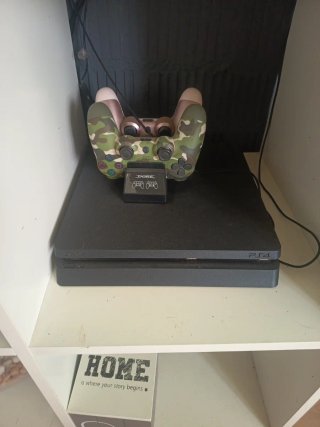 Consola PS4 + Mando Camuflaje y mando rosa