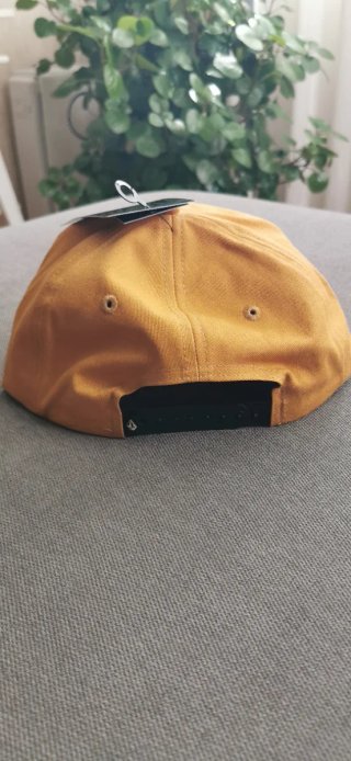Gorra Volcom amarilla sin estrenar.