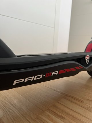 Patinete Eléctrico Ducati PRO III R + Casco Ducati