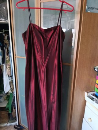 Vestido fiesta satén granate/rojo