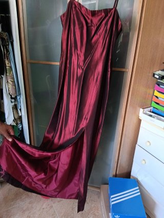 Vestido fiesta satén granate/rojo