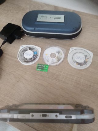 Console Sony PSP Nera + Accessori