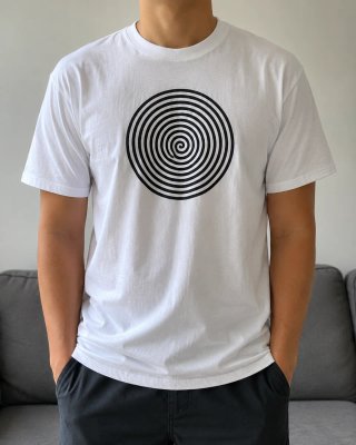 Camiseta blanca Alpinestars con espiral negra