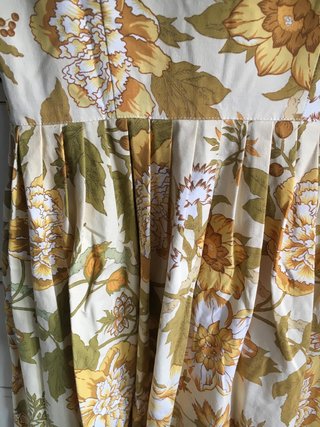 Vestido veraniego floral amarillo y verde