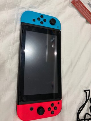 Consola Nintendo Switch + Mandos + Funda