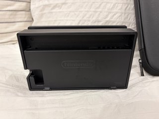Consola Nintendo Switch + Mandos + Funda