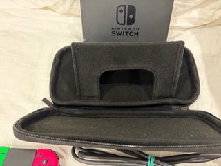 Consola Nintendo Switch + Mandos + Funda