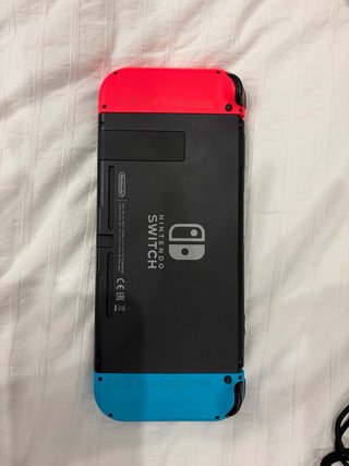 Consola Nintendo Switch + Mandos + Funda