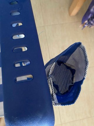 Silla de playa reclinable azul y blanca