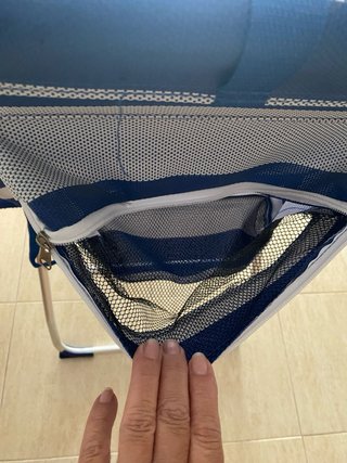 Silla de playa reclinable azul y blanca