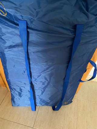 Silla de playa reclinable azul y blanca