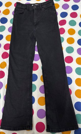 Pantalones vaqueros negros acampanados