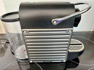 Cafetera Nespresso Krups Negra