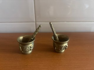 Almirez de bronce pequeños