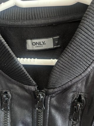 Chaqueta bomber Only negra mujer