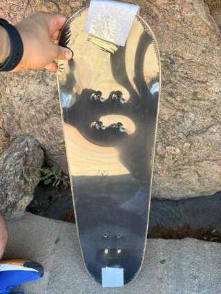 Tabla de skate WeSkate con diseño de demonio