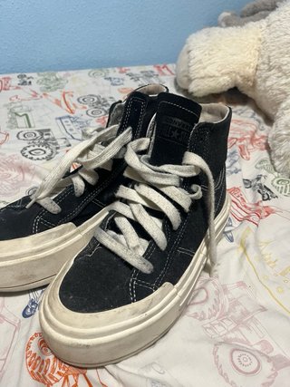 Zapatillas Converse Negras y Blancas