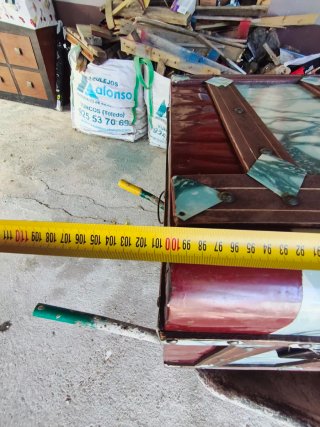 Antiguo baúl de madera y metal