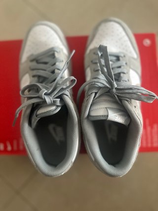 Zapatillas Nike Blancas y Grises