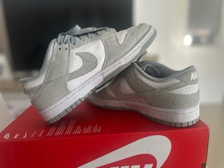 Zapatillas Nike Blancas y Grises