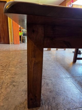 Mesa y escaño de madera maciza