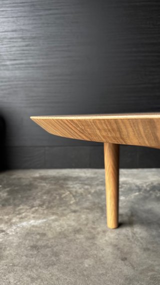 Mesa baja redonda de roble