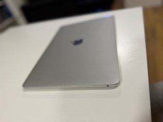 MacBook Pro M2 Argento