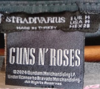 Camiseta Guns N' Roses Gris y Rosa