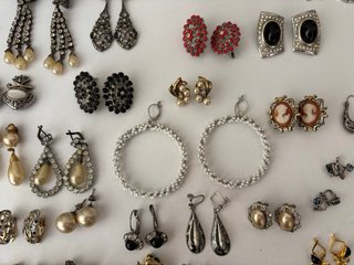 Pendientes antiguos LEER