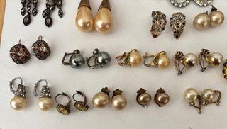 Pendientes antiguos LEER