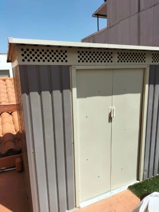 Caseta de jardín metálica beige y gris