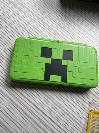 Nintendo 2DS XL Minecraft Creeper Edition