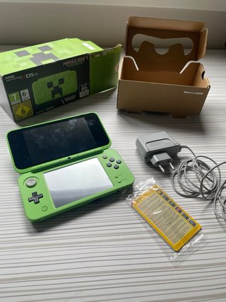 Nintendo 2DS XL Minecraft Creeper Edition